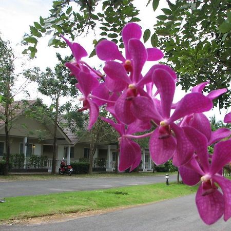 Krabi Flora Hotel Buitenkant foto